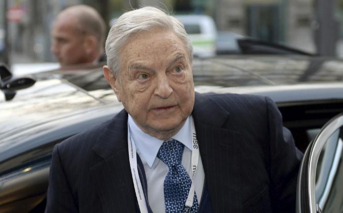 George Soros ve señales de incertidumbre y se refugia en el oro